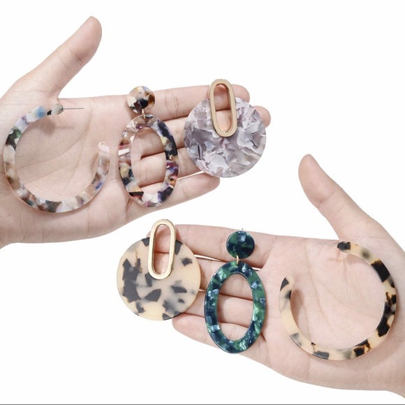 Light Tortoise Acrylic Resin Circle Hoop Earrings - Picture 6 of 6